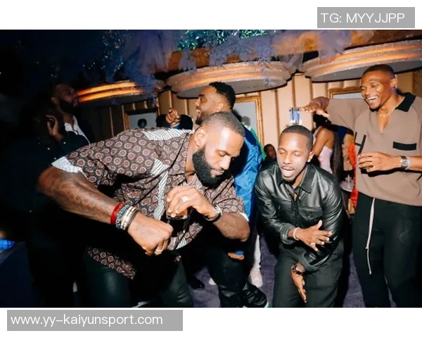 勒布朗分享与妻子同居的独特体验与家庭背景的深刻联系